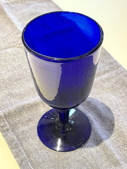 8 verres à pieds bleus en verre bullé