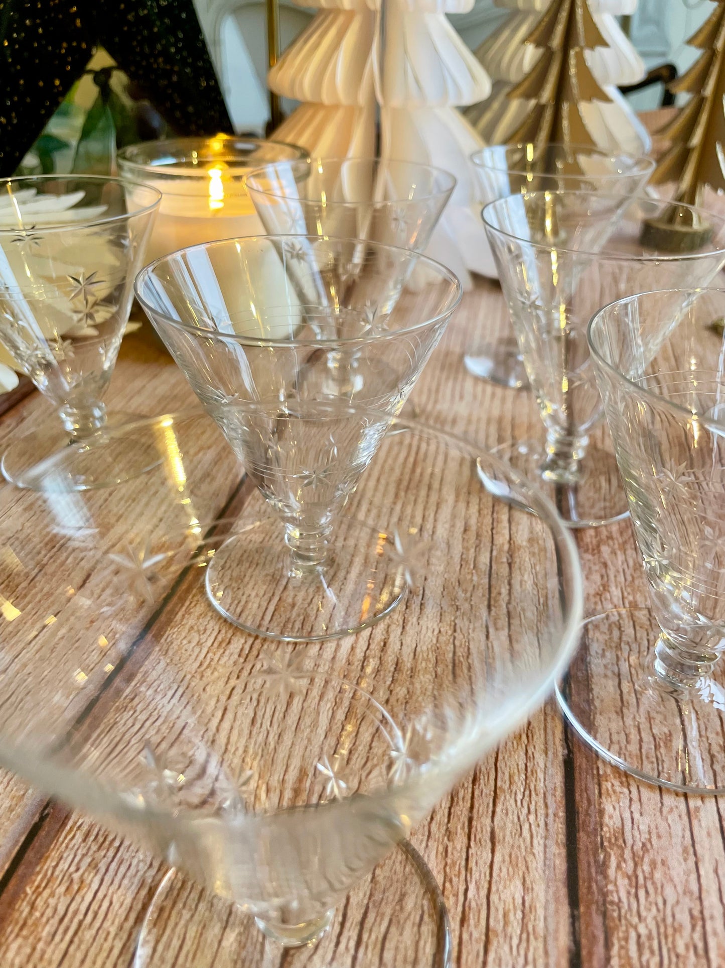 ✨ 10 Art Nouveau conical stemmed glasses with star pattern.