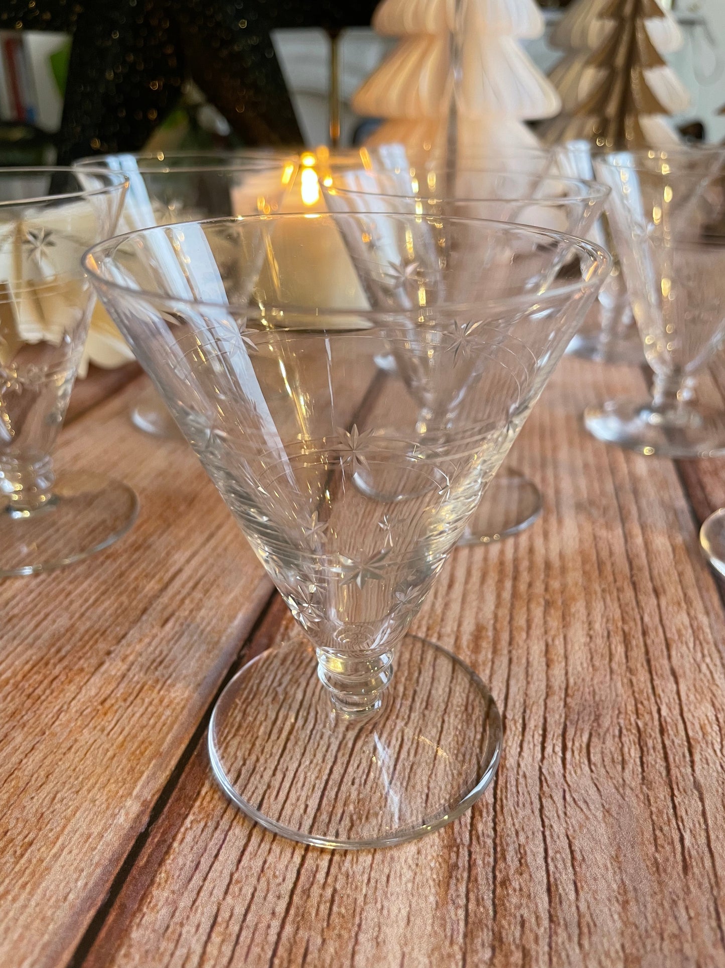 ✨ 10 Art Nouveau conical stemmed glasses with star pattern.