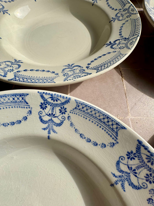 9 assiettes creuses modèle Colonial