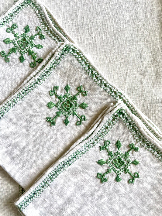 Antique embroidered tablecloth with 6 matching napkins